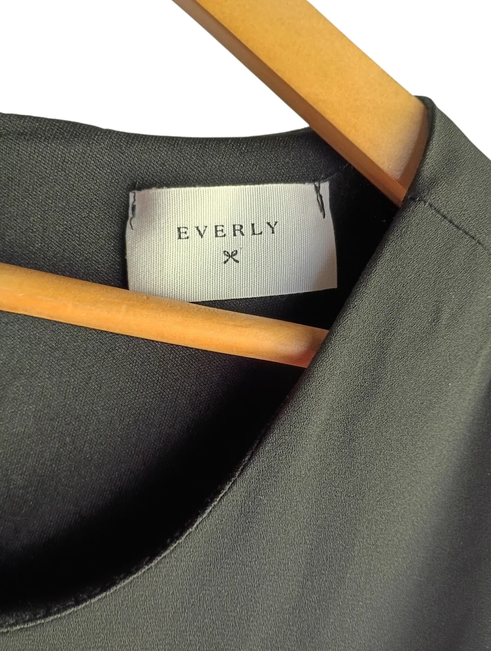 EUC Everly Black Sleeveless Top Size Small - Picture 2 of 4